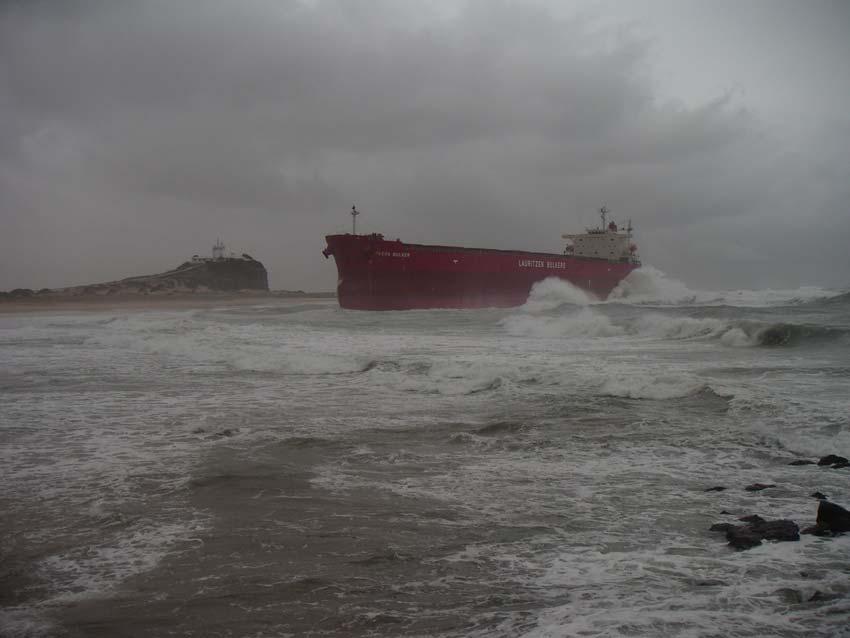 coalship run aground2