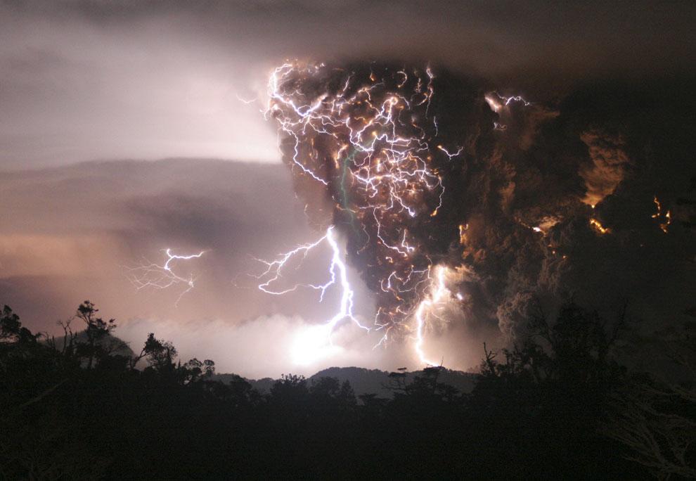 Volcano lightning